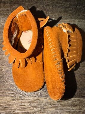 Minnetonka Size 3 Baby Slipper Moccasins